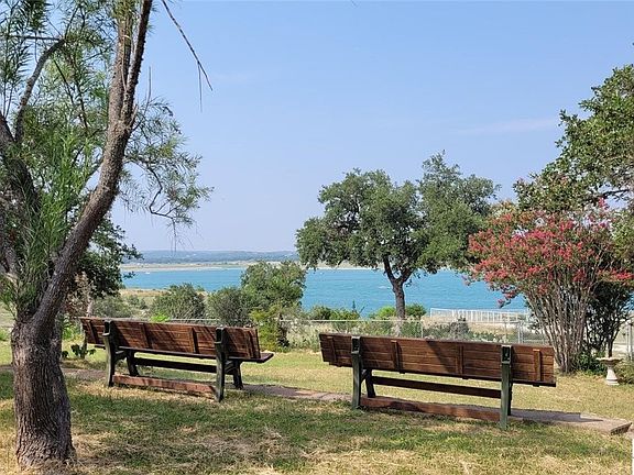 5th image of 2195 Lakeview Dr