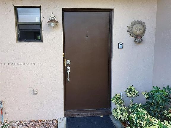 2nd image of 2520 Van Buren St APT 6