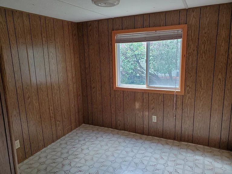 1136 N Main St — Photo 7