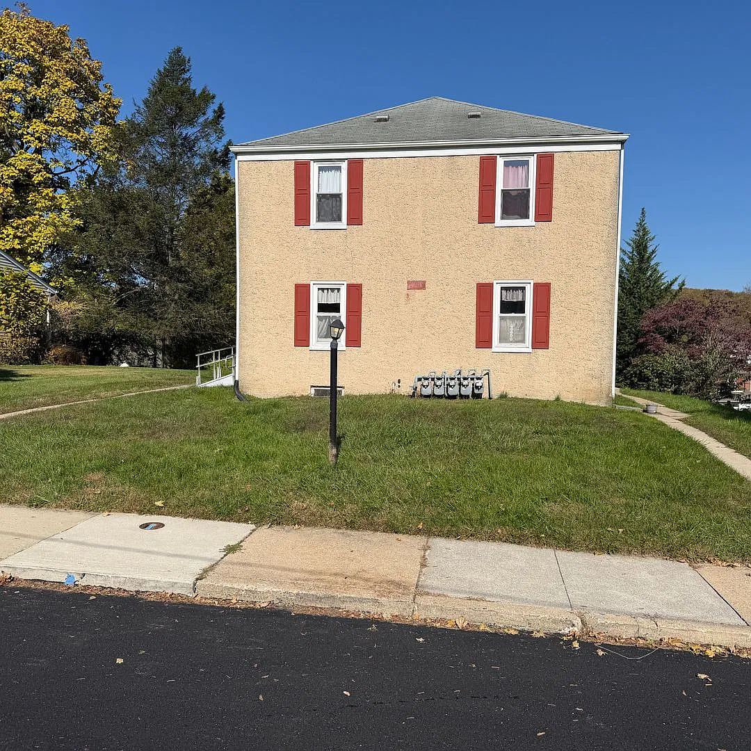 1223 Olive Street — Photo 1