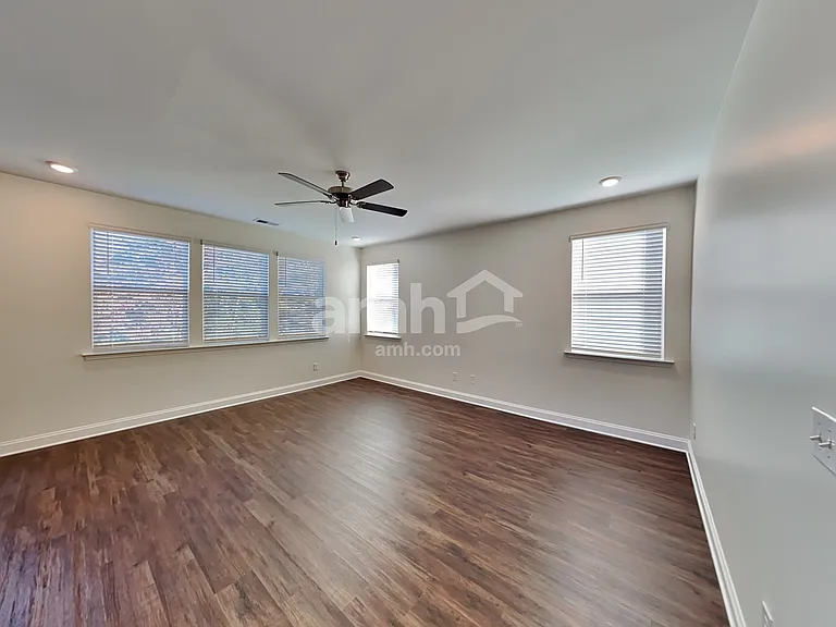 555 Rivermist Dr — Photo 8