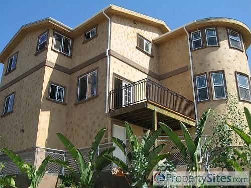 3rd image of 985 Gifford Ave