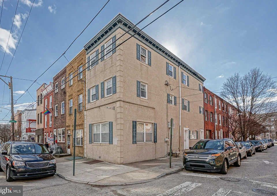 1st image of 916 Catharine St #805