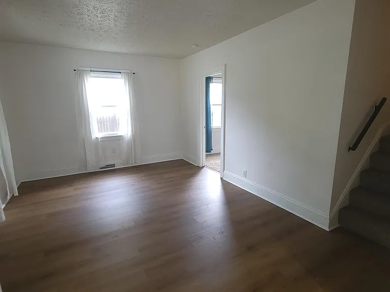 1401 Grant St — Photo 10