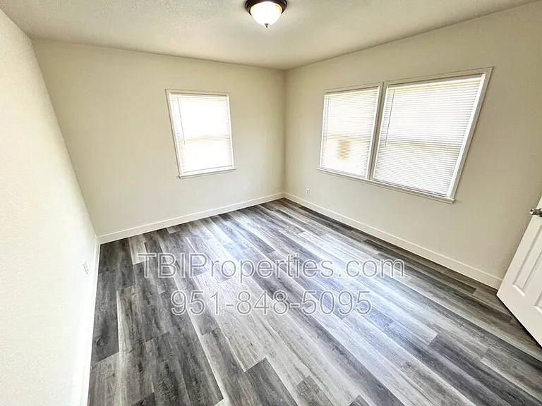 4667 N Mayfield Ave — Photo 10
