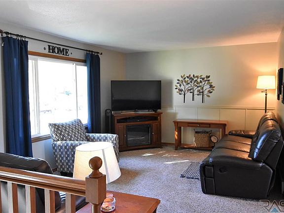 3rd image of 5704 W 43rd St