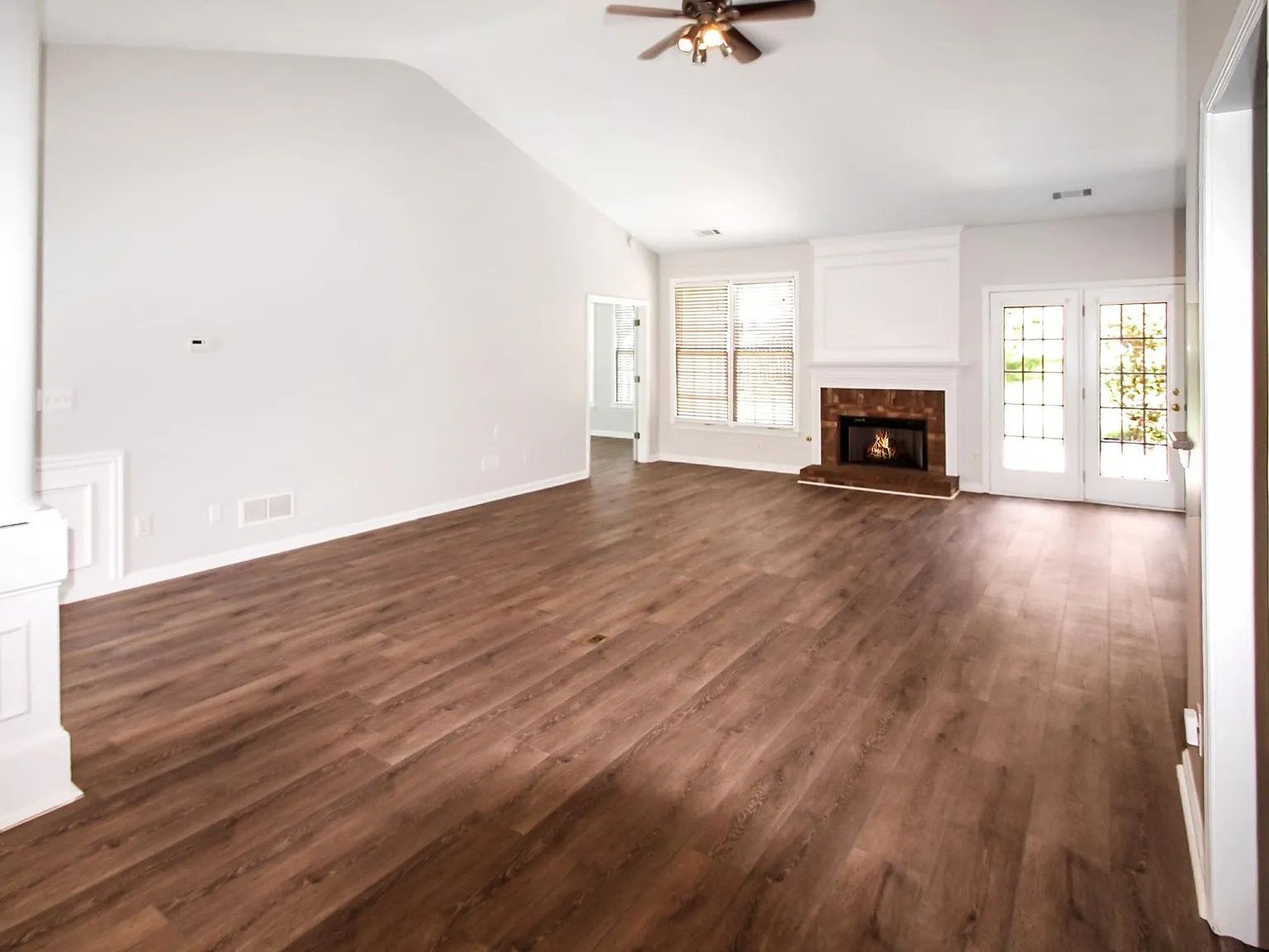 3 bed, 2.5 bath, 2123 sqft, $2,500 — Photo 2