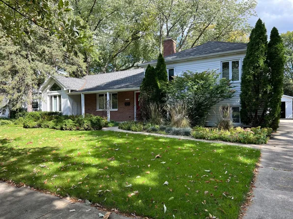 1120 N Brainard St, Naperville, IL 60563