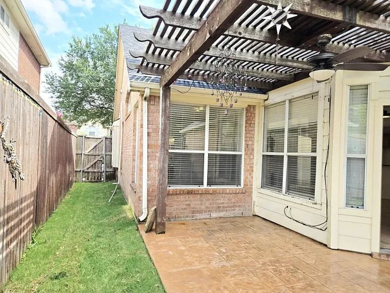 2040 Londonderry Dr — Photo 24