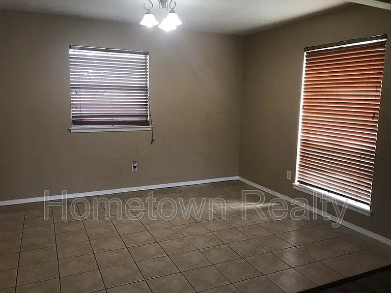 1013 Kelly Park Rd — Photo 13