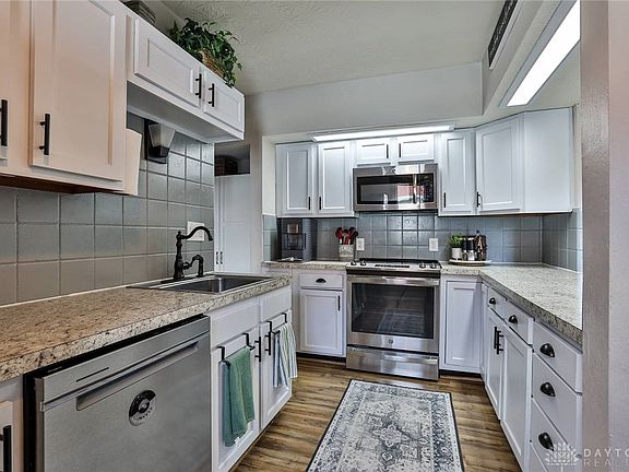 3rd image of 204 Rockhill Ave