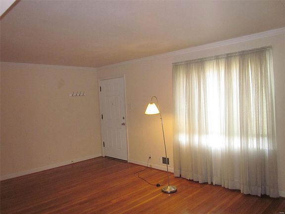 3rd image of 1118 Esquire Dr