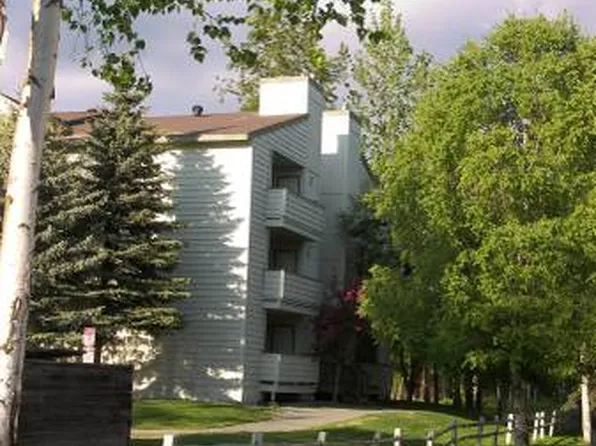 Green Tree Apartments, 1500 Russian Jack Dr #215, Anchorage, AK 99508