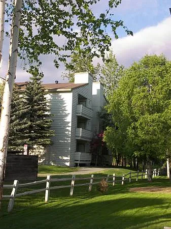 Green Tree Apartments Photo 1