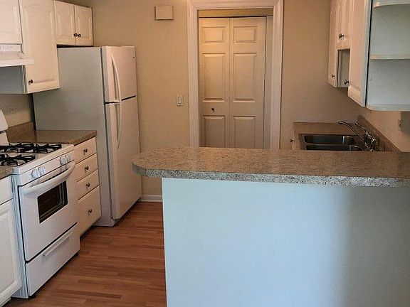 3rd image of 120 N Lincoln Ln #3