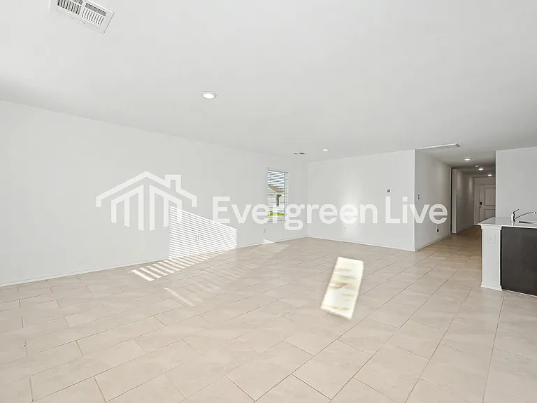2308 Bleeker St — Photo 3