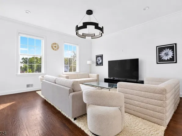 18 Parkside Ln, Teaneck Twp., NJ 07666
