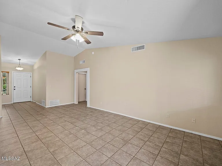 3067 W Country Hill Dr — Photo 3