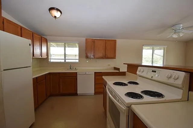 3 bed, 1000 sqft, $2,025 — Photo 4