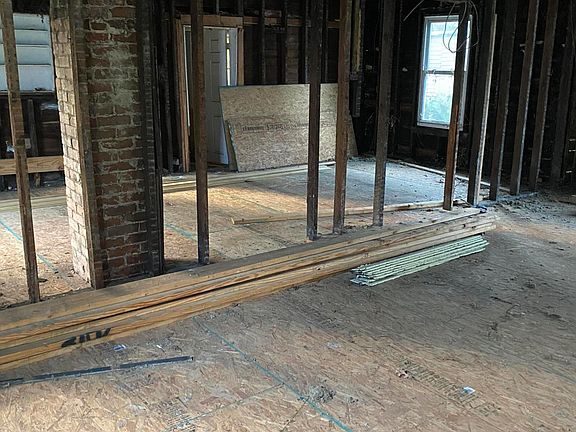 5th image of 404 E Oklahoma Ave