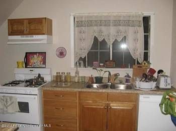 2nd image of 1710 Sanderson Ave #2