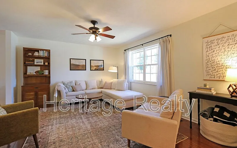 3 bed, 3.0 bath, 2302 sqft, $2,500 — Photo 4