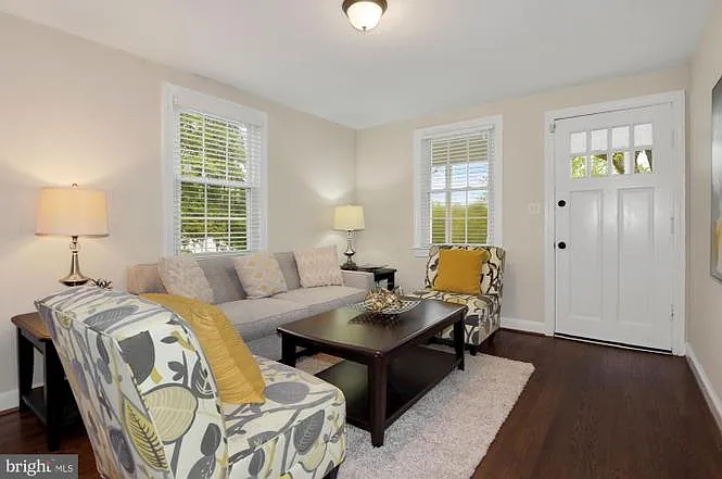 3710 Burrows Ave — Photo 6