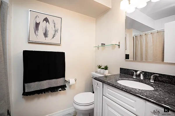 Sold by R New York | media 12