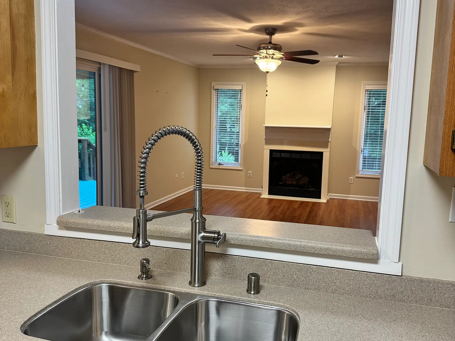 3 bed, 1366 sqft, $2,000 — Photo 3