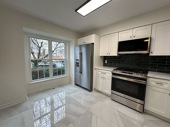 4th image of 14560 Woodgate Manor Cir