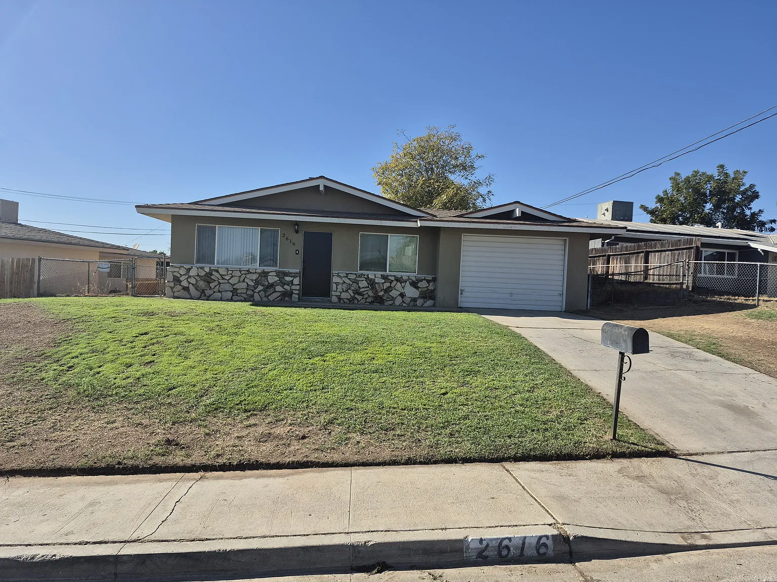 2616 Trent St — Photo 2