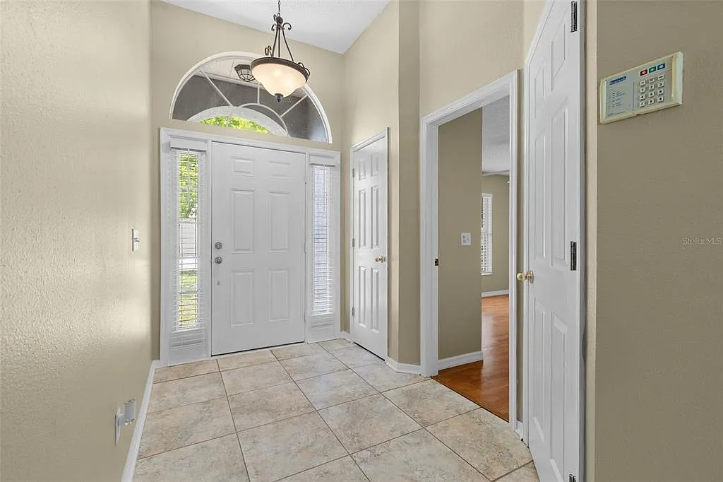 4 bed, 2.0 bath, 1920 sqft, $2,200 — Photo 4