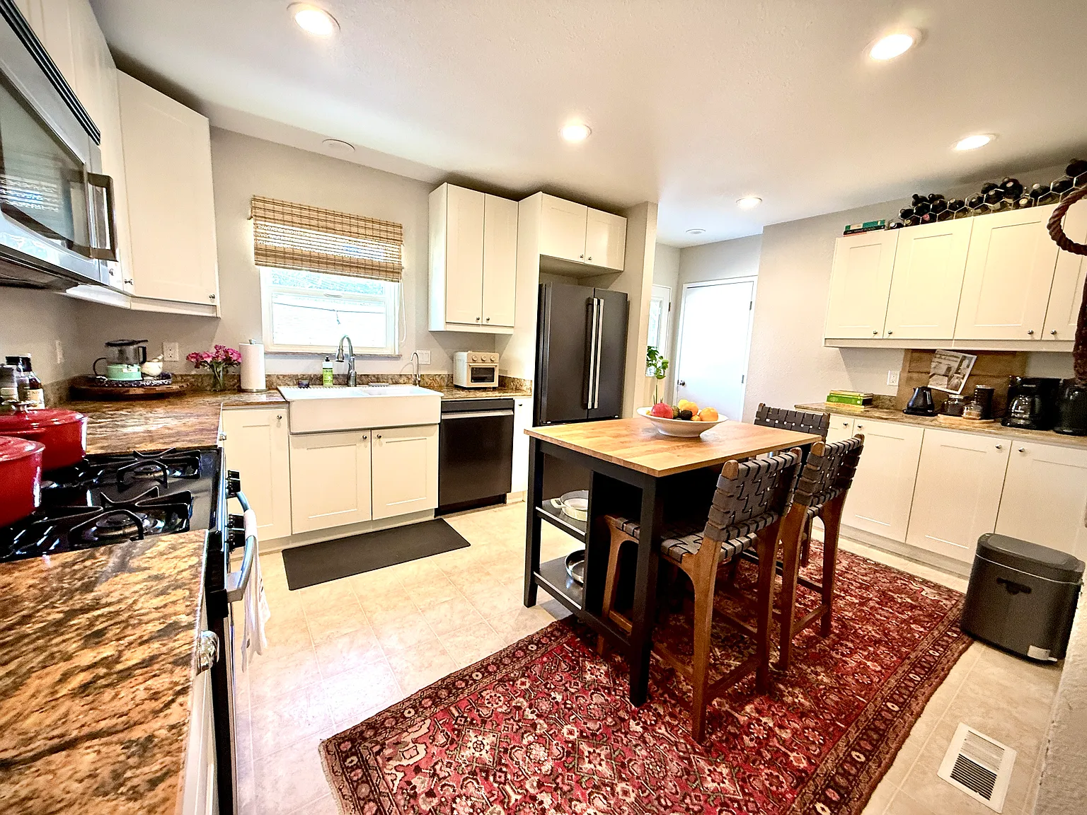 4 bed, 1296 sqft, $7,400 — Photo 3