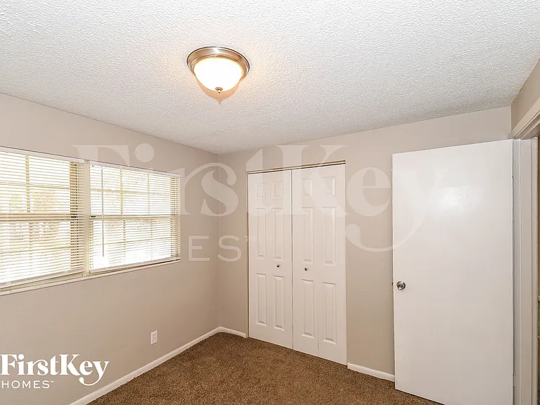 878 Westgate Dr — Photo 9