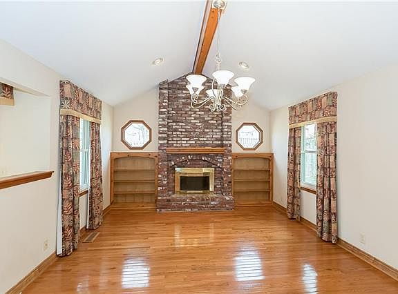 3rd image of 5840 N Beaman Ave