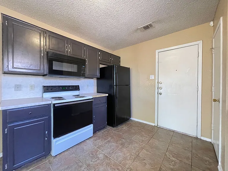 2806 Derby Dr — Photo 8