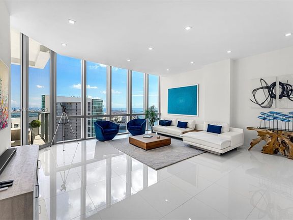 2nd image of 851 NE 1st Ave #Penthouse 5105
