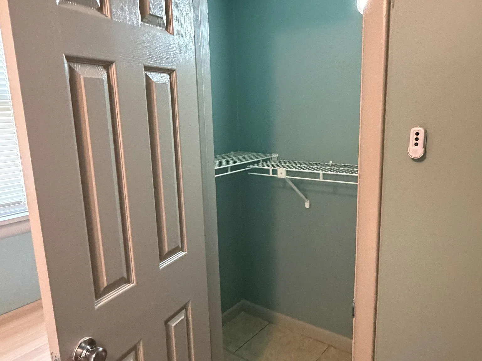 4 bed, 2.0 bath, 1875 sqft, $841 — Photo 2