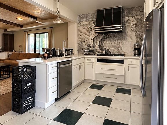 2nd image of 4521 Longleaf Rd
