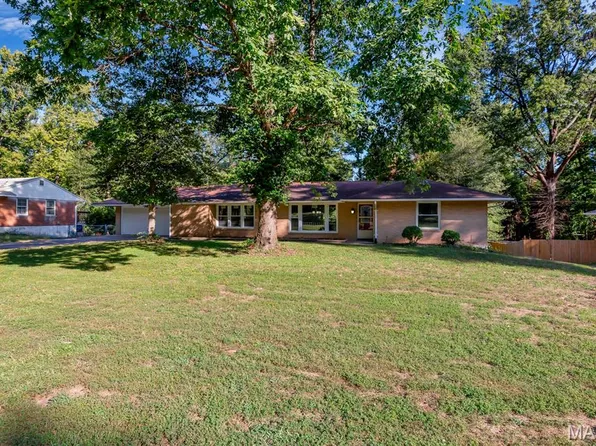 17 Nob Hill Dr, Saint Louis, MO 63138