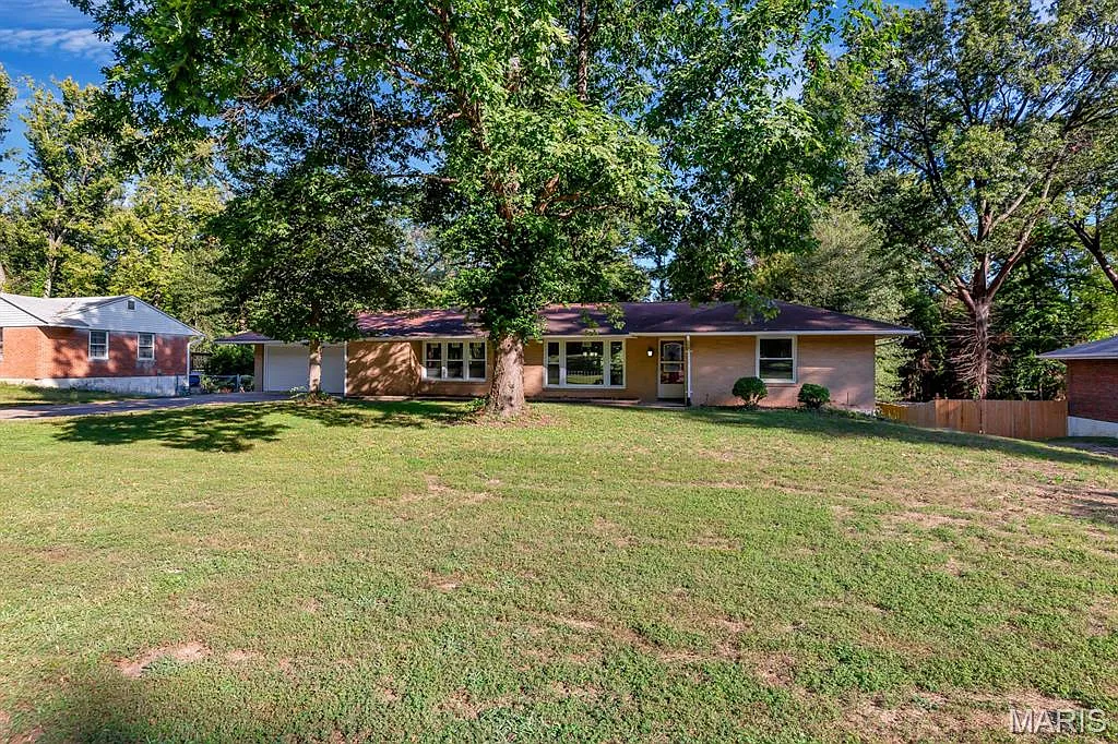 17 Nob Hill Dr photo 1