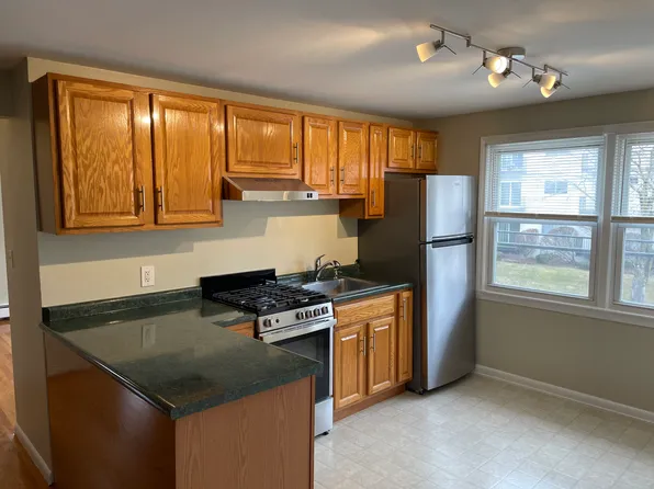 255 Nesmith St APT 10, Lowell, MA 01852