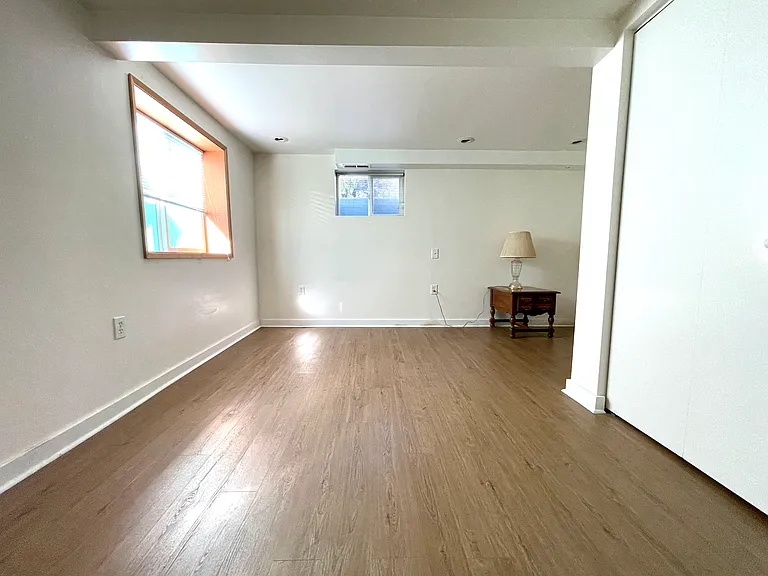 2525 NE 110th St #ROOM — Photo 1