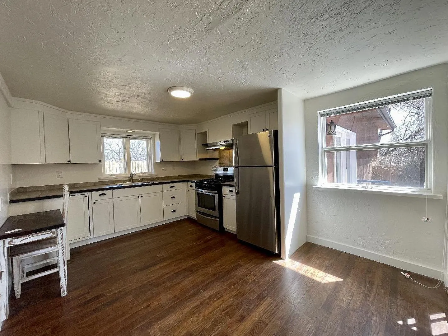 1506 West Alameda St — Photo 3