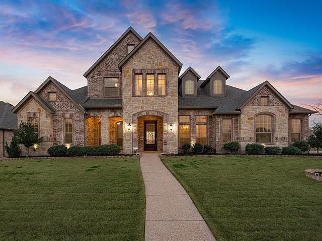 1st image of 102 Highland Ct