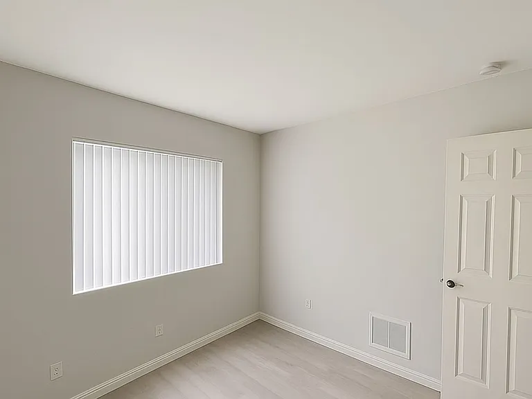 Regina Apartments — Photo 26
