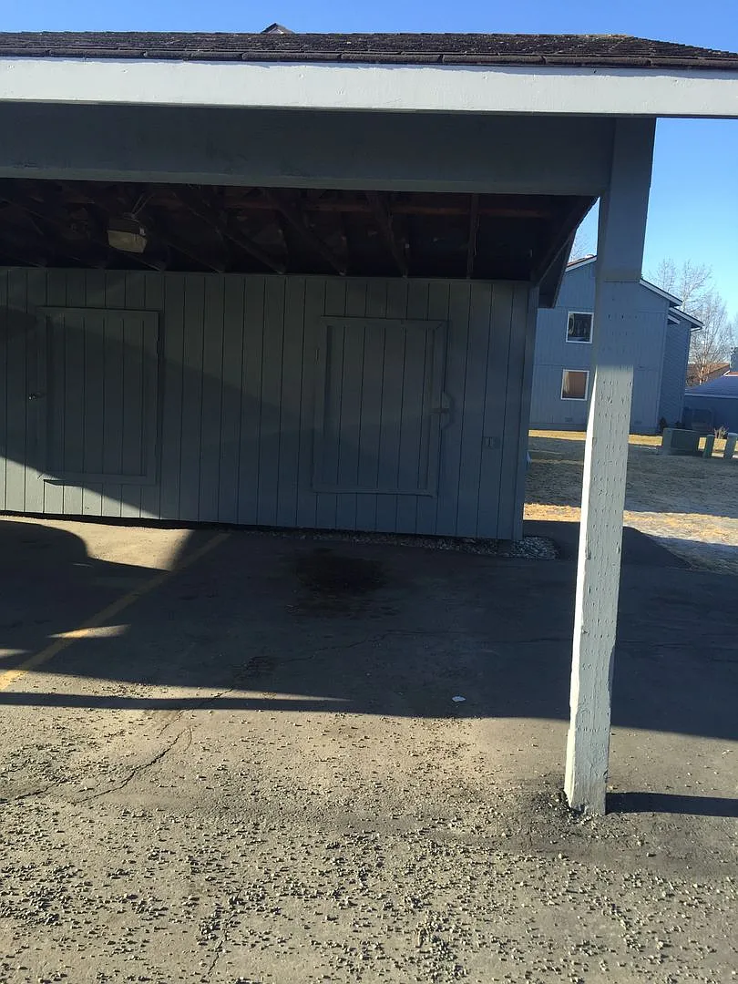 Upper Level Unit In Independence Park — Photo 3