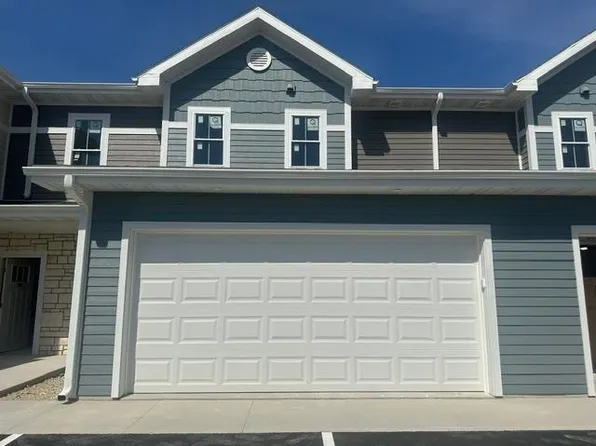200 Settlers Dr #216, Jefferson, WI 53549