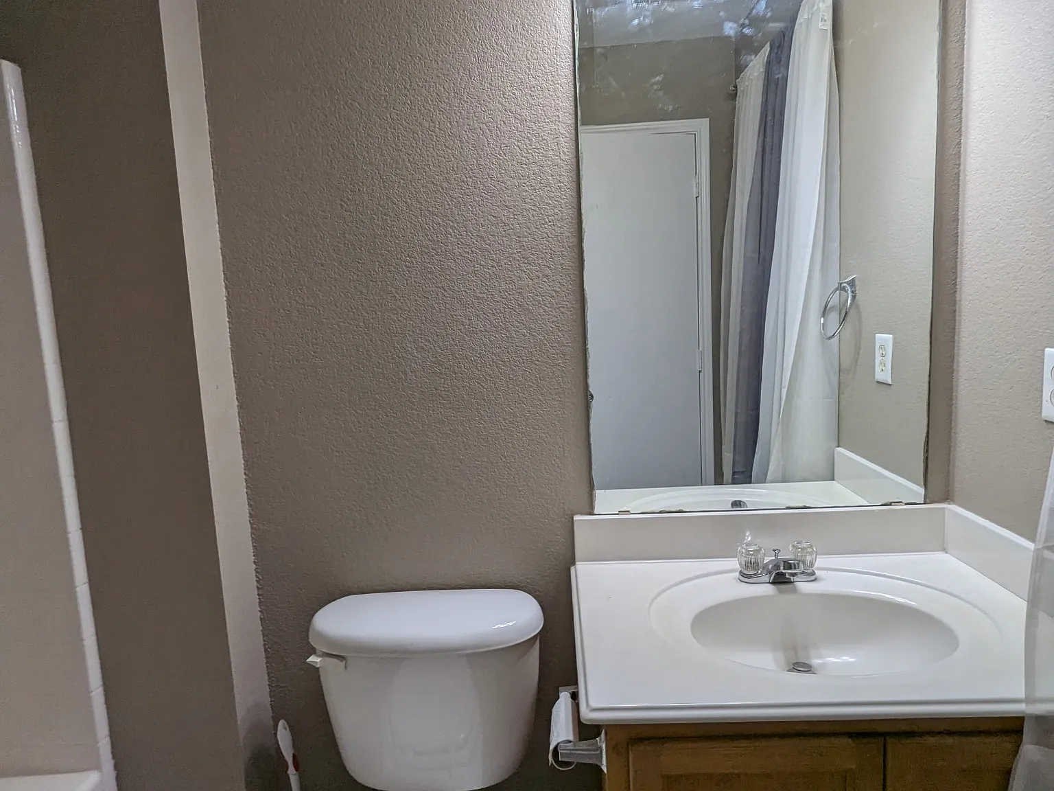 3 bed, 2.5 bath, 1586 sqft, $1,875 — Photo 3