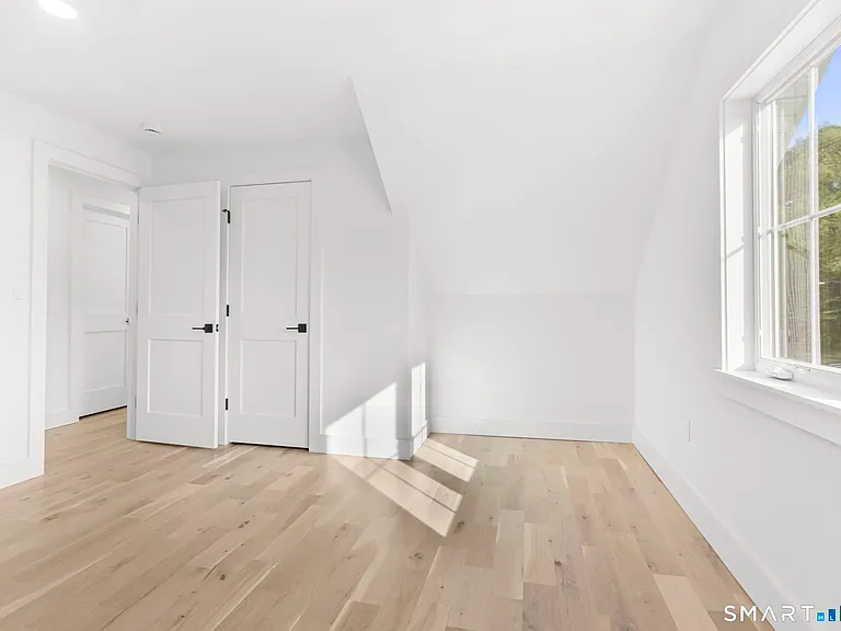 325 Coram Ave #C — Photo 14